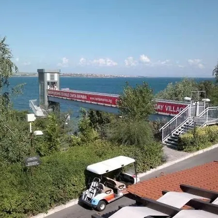 Strandnahe In Tsentar Mit Schoenem Garten Apartment